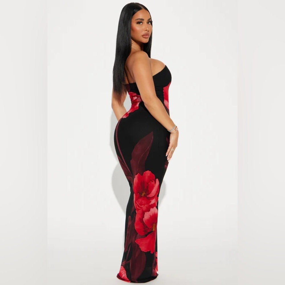 Fashion Nova Black and Red Strapless Floral Dress Size L SOLD❌❌❌❌❌